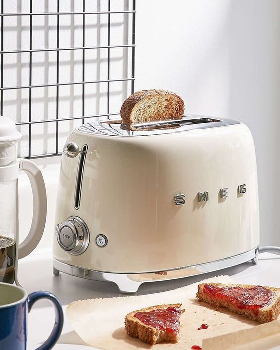 Smeg Toaster Review–You Will Love This Cute Toaster