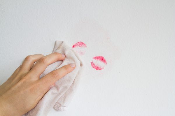 How To Remove Lipstick Stains From Clothing-5 Easy Steps