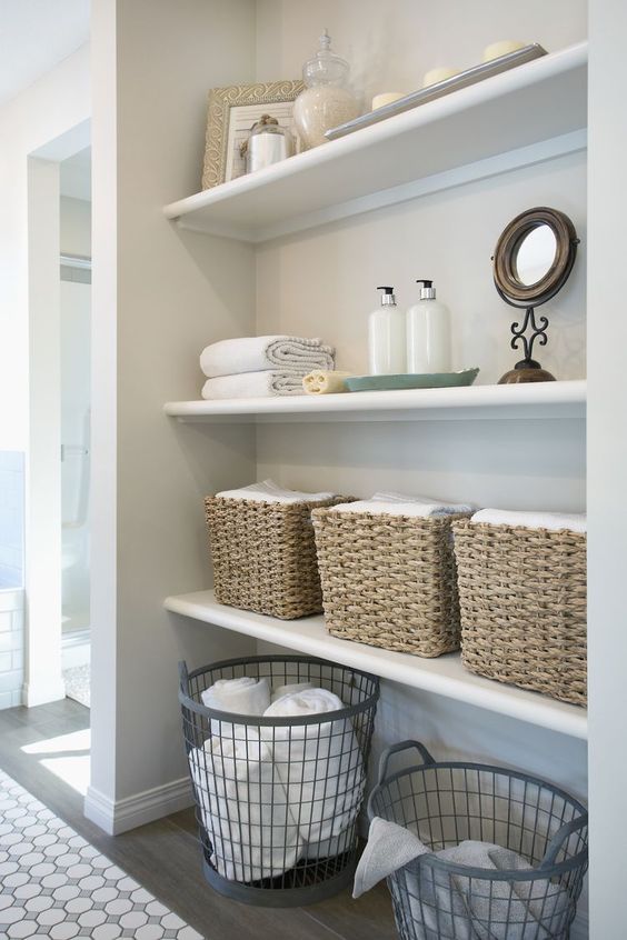 5 Steps to Styling Bathroom Shelves That Don’t Look Cluttered