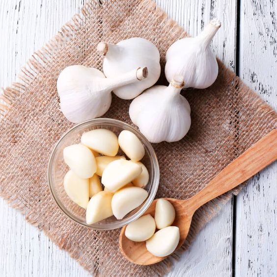 How to Get the Smell of Garlic Off Hands, According to Chefs